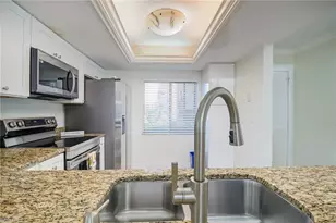 11220 Caravel Cir, Fort Myers, FL 33908 - Photo 8
