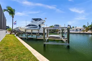 2443 Carambola Ln, Saint James City, FL 33956 - Photo 4
