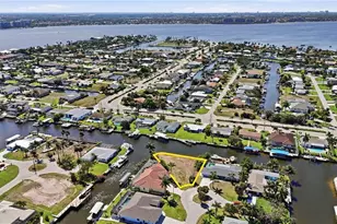 5357 Majestic Ct, Cape Coral, FL 33904 - Photo 4