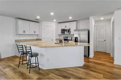 185 Yager Cir, Fort Myers, FL 33913 - Photo 10