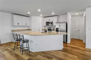 185 Yager Cir, Fort Myers, FL 33913 - Photo 10