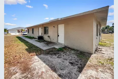 2239 Iris Way, Fort Myers, FL 33905 - Photo 4