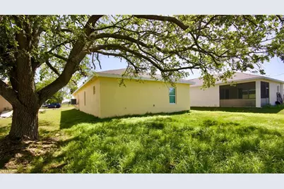 3433 Jeffcott St, Fort Myers, FL 33916 - Photo 4