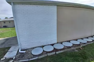 8381 Antigua Ct, Fort Myers, FL 33907 - Photo 4