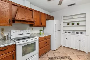 1320 Miracle Ln, Fort Myers, FL 33901 - Photo 6