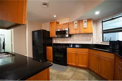 125 Sebring Cir, Lehigh Acres, FL 33936 - Photo 4