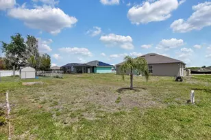 1135 NE 2nd Pl, Cape Coral, FL 33909 - Photo 28