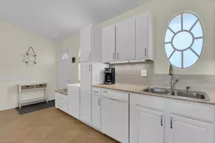 1135 NE 2nd Pl, Cape Coral, FL 33909 - Photo 10