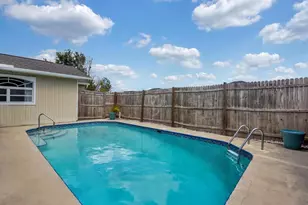 1135 NE 2nd Pl, Cape Coral, FL 33909 - Photo 4