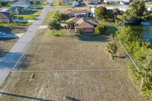 229 NE 10th Pl, Cape Coral, FL 33909 - Photo 4