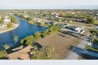 229 NE 10th Pl, Cape Coral, FL 33909 - Photo 2