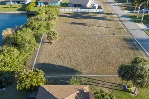 229 NE 10th Pl, Cape Coral, FL 33909 - Photo 8