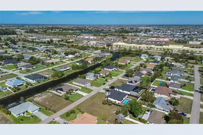 617 SW 11th Pl, Cape Coral, FL 33991 - Photo 4