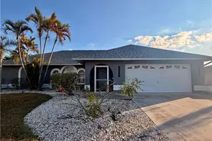 402 SE 8th St, Cape Coral, FL 33990 - Photo 2