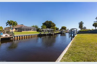 1820 Marina Cir, North Fort Myers, FL 33903 - Photo 4