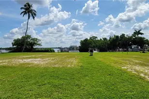 323 Shoreland Dr, Fort Myers, FL 33905 - Photo 4