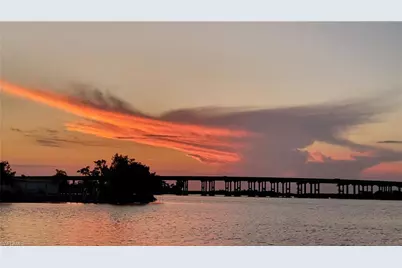 323 Shoreland Dr, Fort Myers, FL 33905 - Photo 8