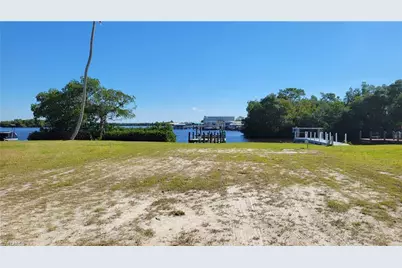 323 Shoreland Dr, Fort Myers, FL 33905 - Photo 1
