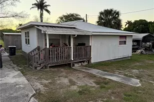 815 Riverside Dr, Moore Haven, FL 33471 - Photo 2