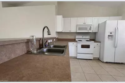 2010 NE 13th Pl, Cape Coral, FL 33909 - Photo 6