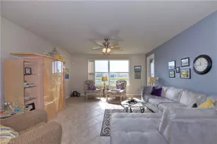 2426 Laurentina Ln, Cape Coral, FL 33909 - Photo 4