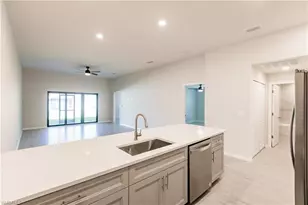 925 SE 14th St, Cape Coral, FL 33990 - Photo 12