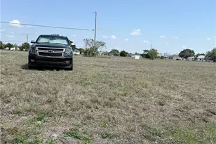 1117 NE 7th St, Cape Coral, FL 33909 - Photo 2