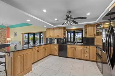 313 SE 6th St, Cape Coral, FL 33990 - Photo 8