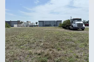 1121 NE 7th St, Cape Coral, FL 33909 - Photo 2