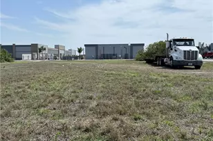 1121 NE 7th St, Cape Coral, FL 33909 - Photo 2