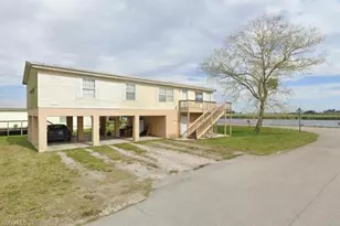 901 Thatcher Blvd, Moore Haven, FL 33471 - Photo 1