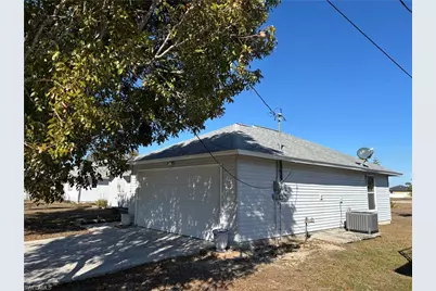 1213 SW 8th Pl, Cape Coral, FL 33991 - Photo 4