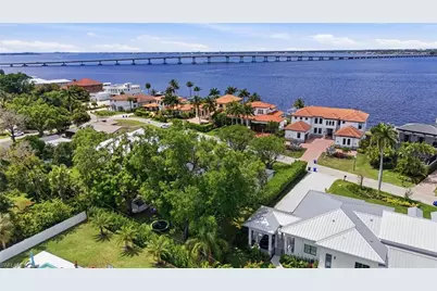 3931 W Riverside Dr, Fort Myers, FL 33901 - Photo 48