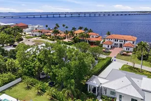 3931 W Riverside Dr, Fort Myers, FL 33901 - Photo 48