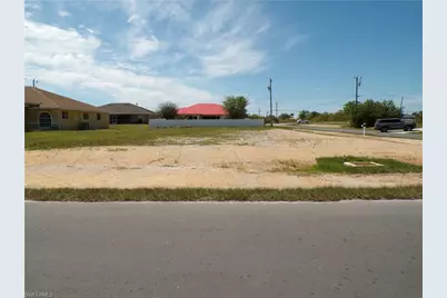 1910 NE 8th Pl, Cape Coral, FL 33909 - Photo 2