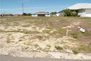 821 NE 15th Ln, Cape Coral, FL 33909 - Photo 18