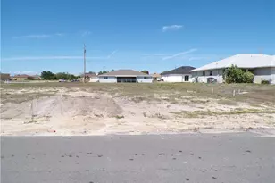 821 NE 15th Ln, Cape Coral, FL 33909 - Photo 14