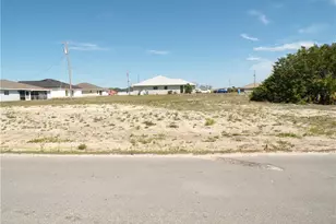 821 NE 15th Ln, Cape Coral, FL 33909 - Photo 6