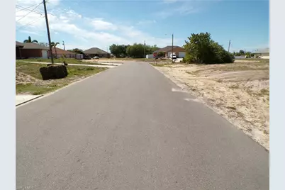 825 NE 15th Ln, Cape Coral, FL 33909 - Photo 6