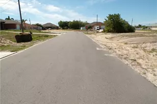 825 NE 15th Ln, Cape Coral, FL 33909 - Photo 6