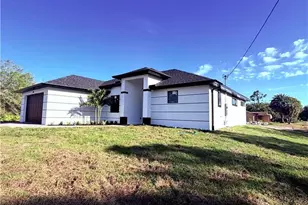 800 E 7th St, Lehigh Acres, FL 33972 - Photo 2