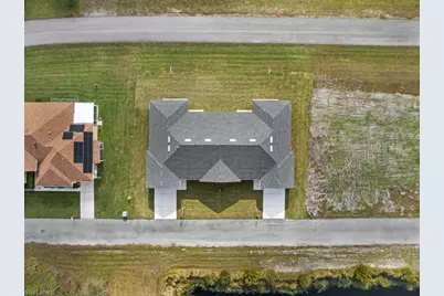 628 Falls Ln, Lehigh Acres, FL 33974 - Photo 10