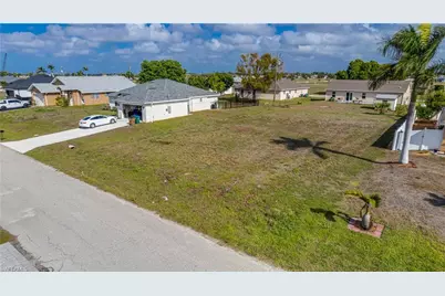 2113 NE 15th Ter, Cape Coral, FL 33909 - Photo 2