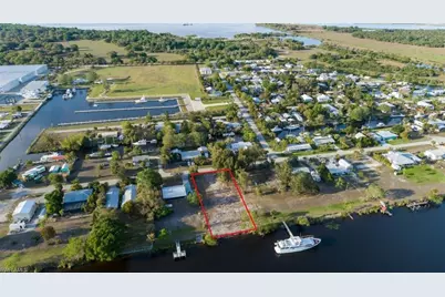 1035 W Anchor Ln, Moore Haven, FL 33471 - Photo 1