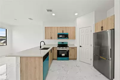 2810 72nd St W, Lehigh Acres, FL 33971 - Photo 6