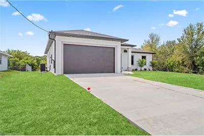 2705 Darlene Pl, Lehigh Acres, FL 33971 - Photo 4