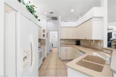 25900 Creekbend Dr, Bonita Springs, FL 34135 - Photo 12