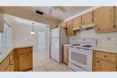 19 NE 20th Pl, Cape Coral, FL 33909 - Photo 6