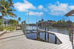 2562 SW 27th Pl, Cape Coral, FL 33914 - Photo 2