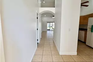 527 NE 24th Pl, Cape Coral, FL 33909 - Photo 4